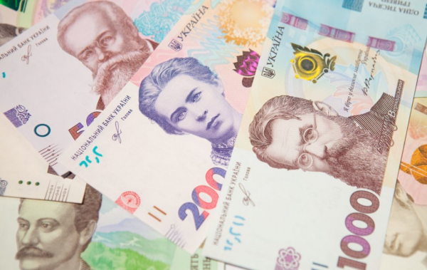 Українським родинам з дітьми виплатять грошову допомогу: хто і скільки отримає