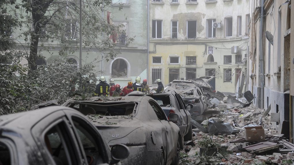 Атаки на українські міста мають нас навчити: коли тривога, треба йти в укриття — Садовий