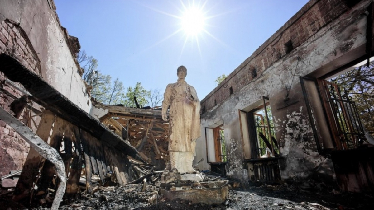 Повернути дім Григорію Савичу: в зруйнованому музеї Сковороди на Харківщині закликають допомогти з його консервацією 